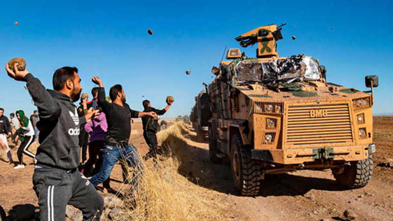 Η Τουρκία δυσαρεστεί τη Δύση και τις αραβικές χώρες με τις επιχειρήσεις στη Συρία