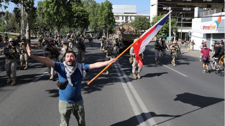Αμερικανός τραυμάτισε διαδηλωτή με πιστόλι στη Χιλή