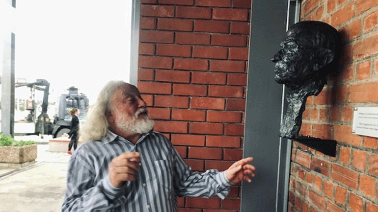 Θεσσαλονίκη: Η προτομή του Θεόδωρου Αγγελόπουλου στο Μουσείο Κινηματογράφου