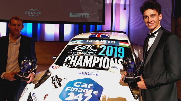 Ο Chris Ingram με το συνοδηγό του Ross Whittock