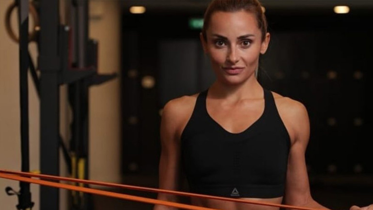 Η Βασιλική Μιλλούση μας δείχνει το σώμα της λίγες ημέρες μετά τη γέννηση της κόρης της