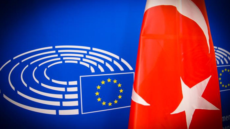 Η Ε.Ε. προωθεί τις κυρώσεις κατά της Τουρκίας με λίστα ονομάτων