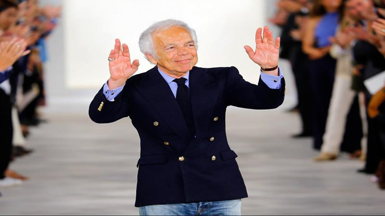 Ο  Εμανουέλ Μακρόν παρασημοφόρησε τον Ραλφ Λόρεν