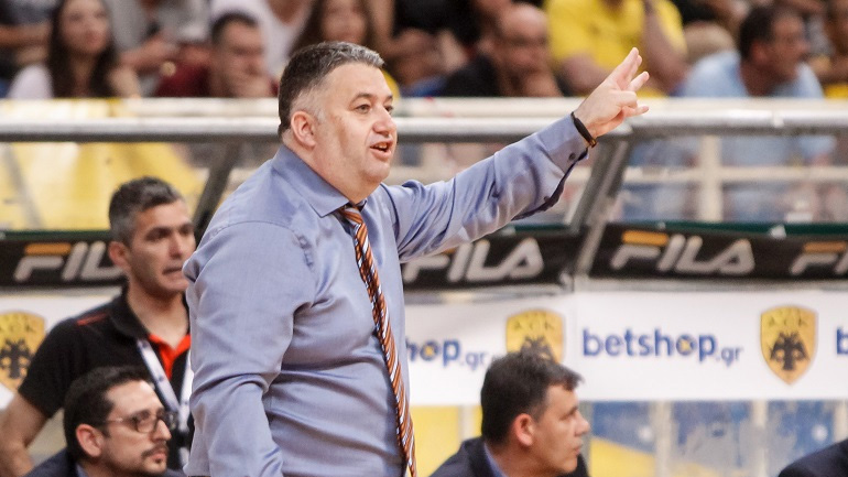 Γιατράς: «Να παίξουμε με συγκέντρωση και στα 40 λεπτά του αγώνα με τη Μονακό»