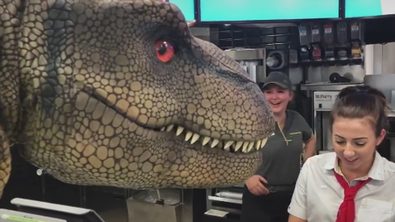 Ο T-Rex και ο Chewbacca θέλουν φαγητό