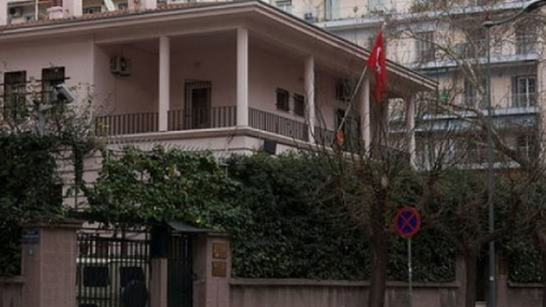 Διαμαρτυρία Κυπρίων φοιτητών απέναντι από το τουρκικό προξενείο στη Θεσσαλονίκη