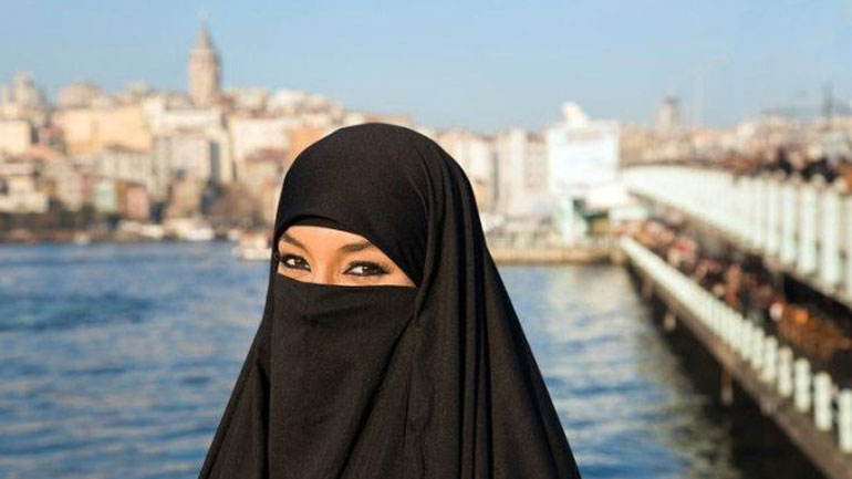 Σαουδική Αραβία: Η υπηρεσία κρατικής ασφαλείας απέσυρε βίντεο στο οποίο παρουσιαζόταν ως «εξτρεμιστική ιδέα» ο φεμινισμός