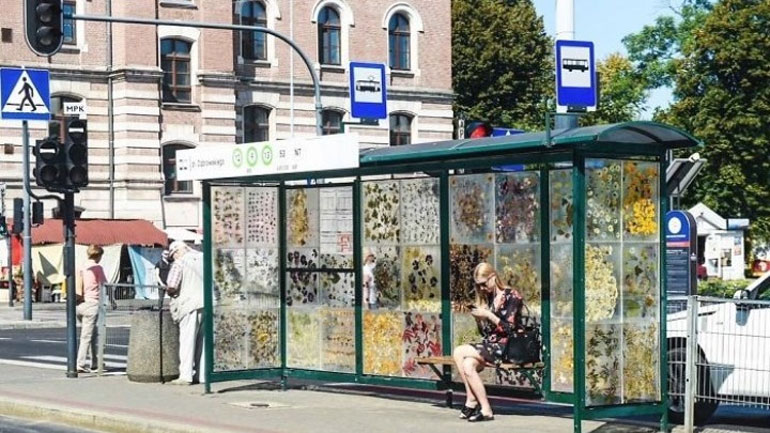 Η στάση τραμ που έγινε μουσείο λουλουδιών