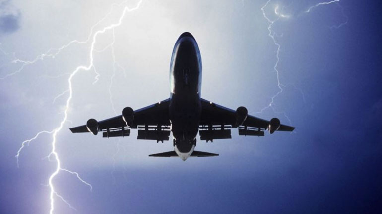 Αθήνα-Ηράκλειο μέσω… Χανίων – Χτυπήθηκε από κεραυνό το αεροσκάφος