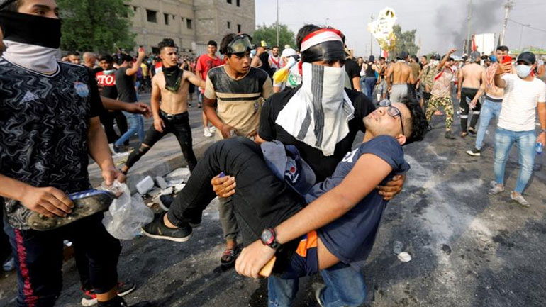 Τρεις διαδηλωτές νεκροί από δακρυγόνα και σφαίρες στη Βαγδάτη