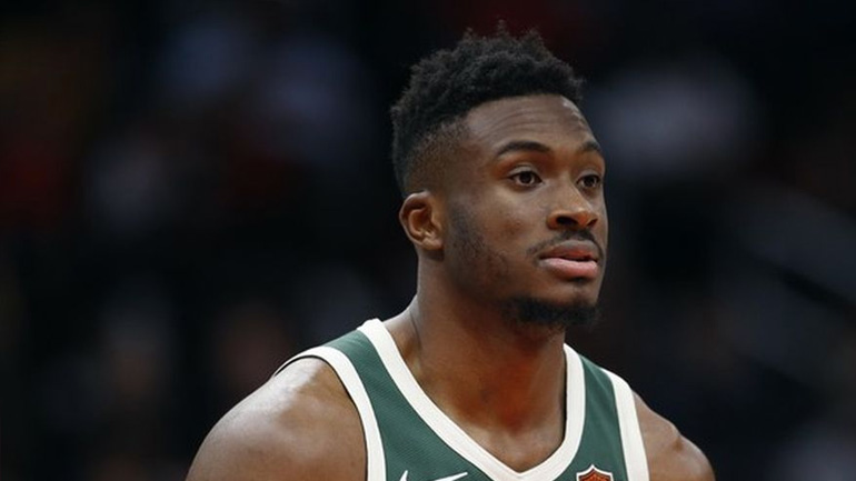 Θετική εμφάνιση του Θανάση Αντετοκούνμπο – Στην εξέδρα ο Γιάννης