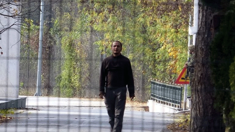 Απελάθηκε στις ΗΠΑ ο τζιχαντιστής που είχε παγιδευτεί στα ελληνοτουρκικά σύνορα