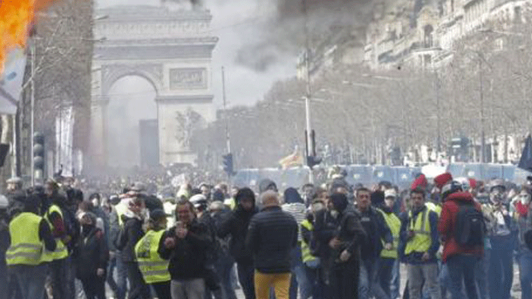 Γαλλία: Οι Αρχές απαγόρευσαν στα «Κίτρινα Γιλέκα» να διαδηλώσουν στο Σανζ Ελιζέ για την επέτειο του κινήματος