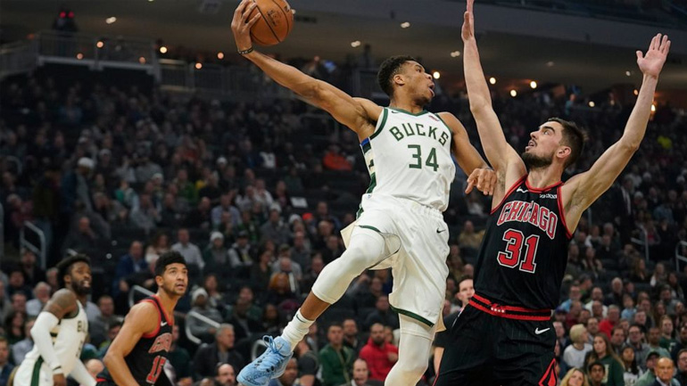 Με ηγέτη τον Αντετοκούνμπο οι Μπακς, 124-115 τους Μπουλς