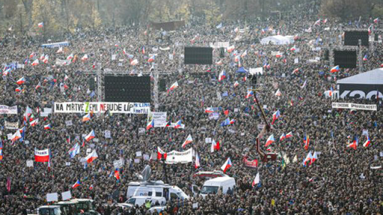 Πράγα: Μεγάλη διαδήλωση  κατά του πρωθυπουργού και του προέδρου