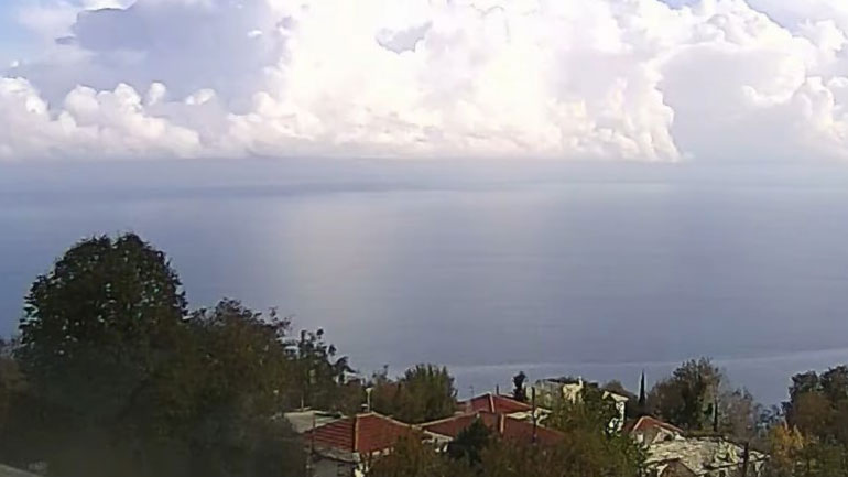 Ο «χορός» των καταιγίδων στο Αιγαίο