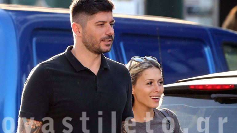 Μιχάλης Σηφάκης – Όλγα Στεφανίδη: Βόλτα χεράκι-χεράκι στη Γλυφάδα