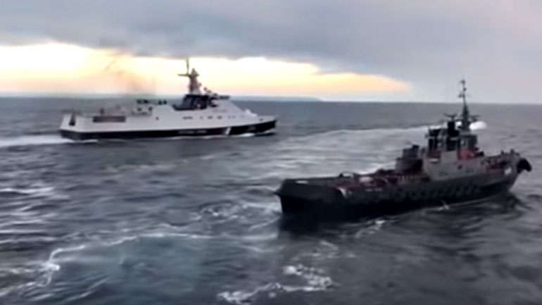 Η Ρωσία επιστρέφει τρία πολεμικά πλοία στην Ουκρανία