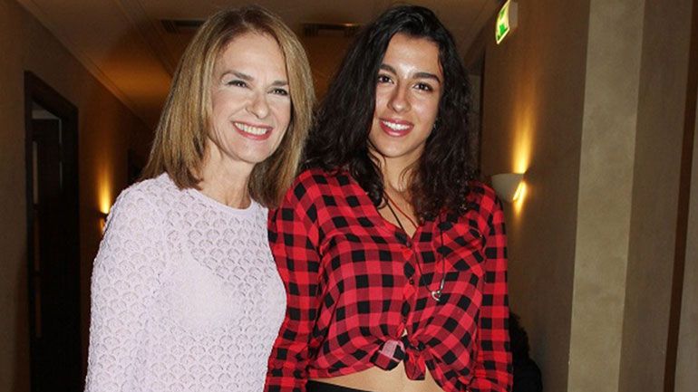 Πέγκυ Σταθακοπούλου: Σπάνια εμφάνιση στο θέατρο με την 15χρονη κόρη της