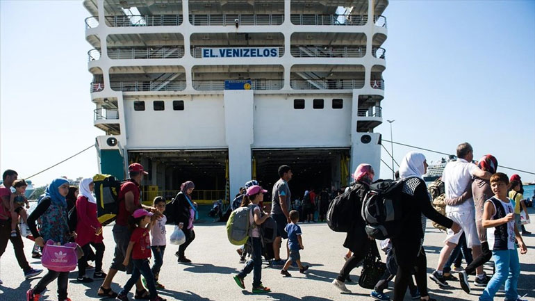 Στο λιμάνι του Πειραιά δύο πλοία με 179 πρόσφυγες και μετανάστες από νησιά του ανατολικού Αιγαίου