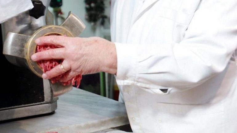 Έχασε τέσσερα δάχτυλα στη μηχανή του κιμά