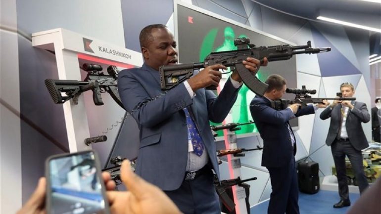 Ρωσία: Εξαγωγές όπλων άνω των 2 δισ. ετησίως στη Μέση Ανατολή