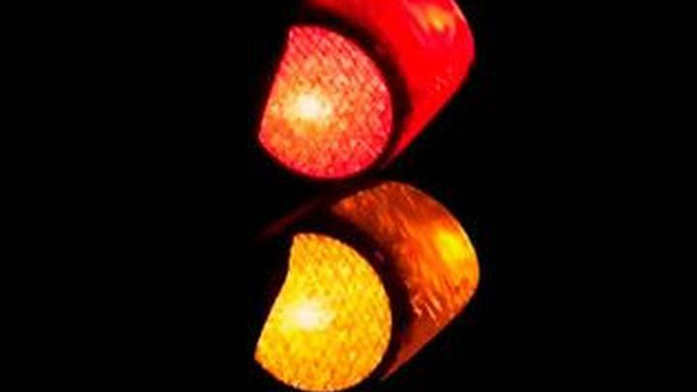 Τρόμος στα φανάρια της Ρεντίνας – Μετανάστες επιτίθενται σε οδηγούς