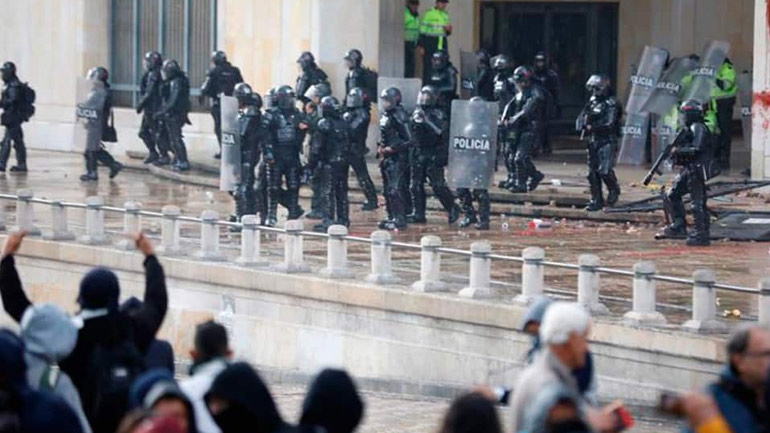 Δρακόντεια μέτρα ασφαλείας εν όψει διαδηλώσεων στην Κολομβία