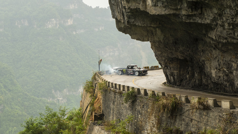 Η εντυπωσιακή ανάβαση του Block στον «Δρόμο του Ουρανού»