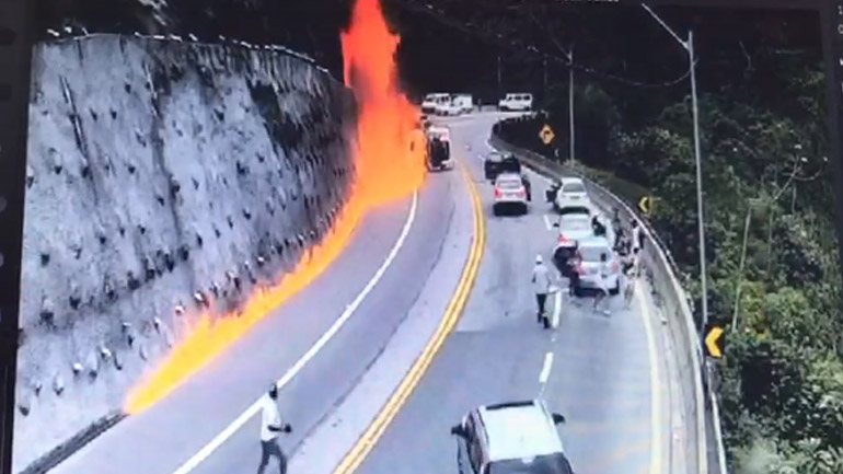 Τρέξτε να σωθείτε! Τρέξτε να σωθείτε!