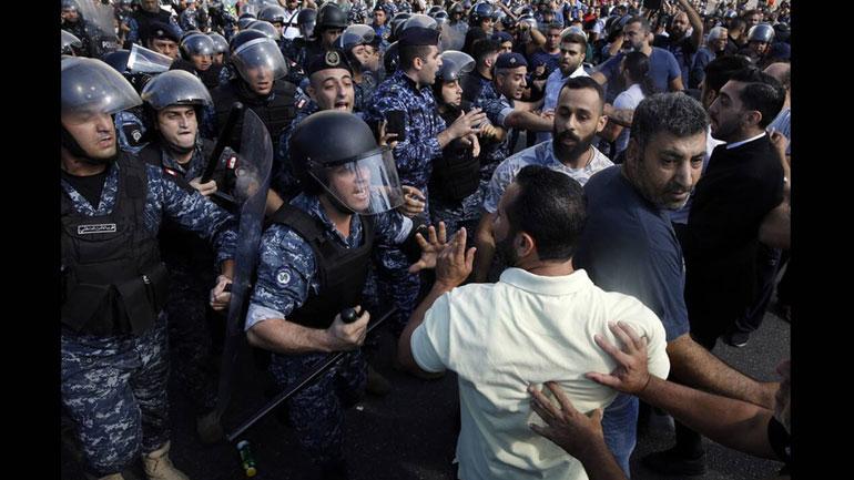 Σε ετοιμότητα οι αστυνομικές δυνάμεις στη Βηρυτό εν όψει συνεδρίασης του κοινοβουλίου
