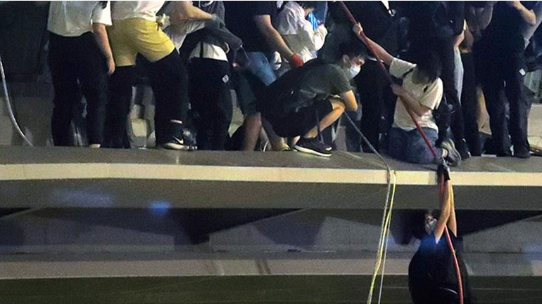 Έκρυθμη η κατάσταση στο Χονγκ Κονγκ μεταξύ διαδηλωτών και κυβέρνησης