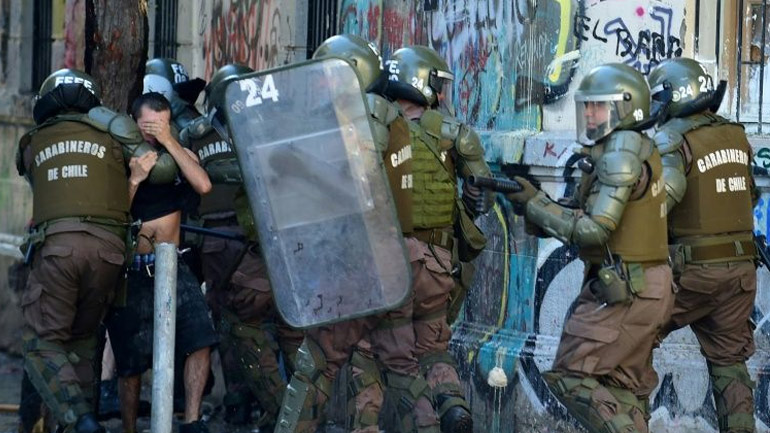 Χιλή: Η αστυνομία αναστέλλει τη χρήση σφαιρών με καουτσούκ