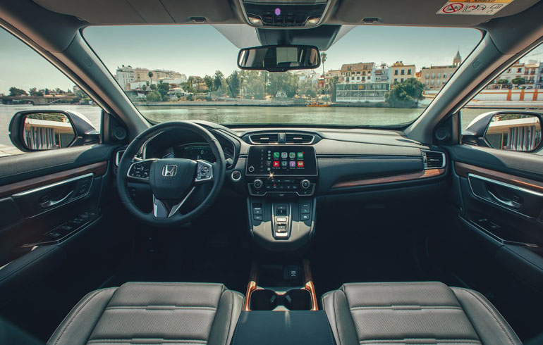 Ευχάριστος, σύγχρονος, απόλυτα πρακτικός και εξαιρετικής ποιότητας ο εσωτερικός χώρος