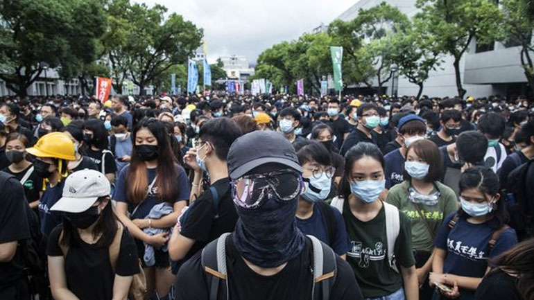 Μερικές δεκάδες διαδηλωτές παραμένουν στο Πολυτεχνείο στο Χονγκ Κονγκ