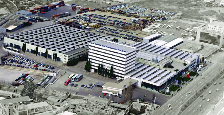 Ο όμιλος Σαρακάκη έχει κάτω από την ομπρέλα του πολύ μεγάλες και σημαντικές εταιρείες όπως Honda, Mitsubishi κ.ά.