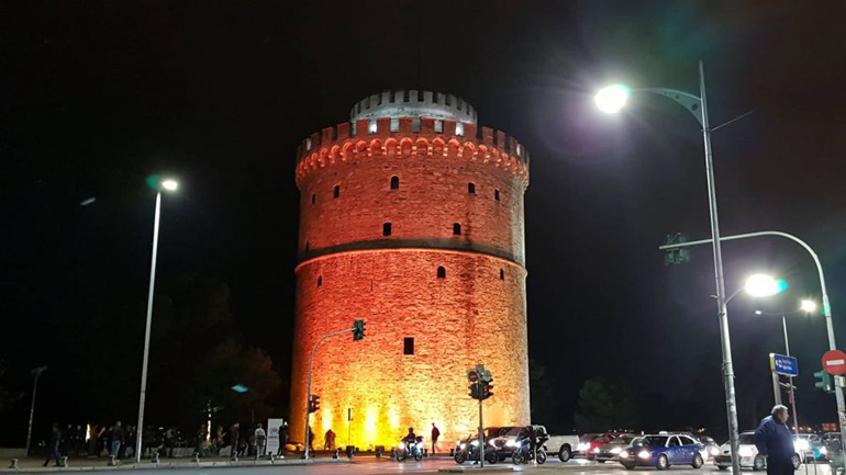 Ο Λευκός Πύργος «βάφεται» στα πορτοκαλί για καλό σκοπό