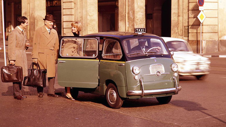 Το Fiat 600 Multipla πρωταγωνιστεί στο Λονδίνο