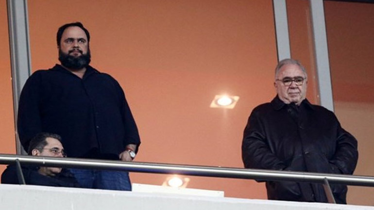 Σε συμπληγάδες…