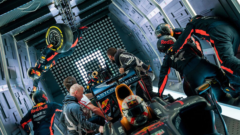 Οι μηχανικοί της Red Bull Racing έκαναν pit stop στον αέρα!