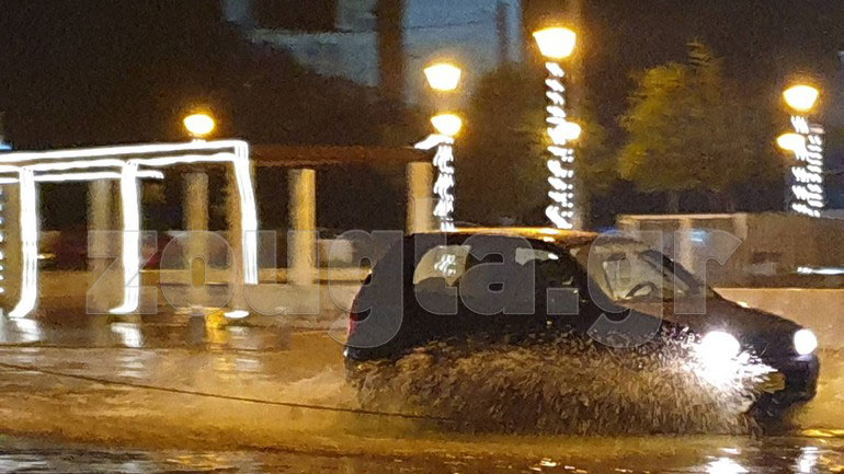 Πλημμύρες στα Σπάτα από την έντονη βροχόπτωση Πλημμύρες στα Σπάτα από την έντονη βροχόπτωση