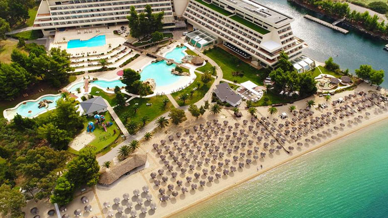 Πέφτουν οι υπογραφές για το Πόρτο Καρράς