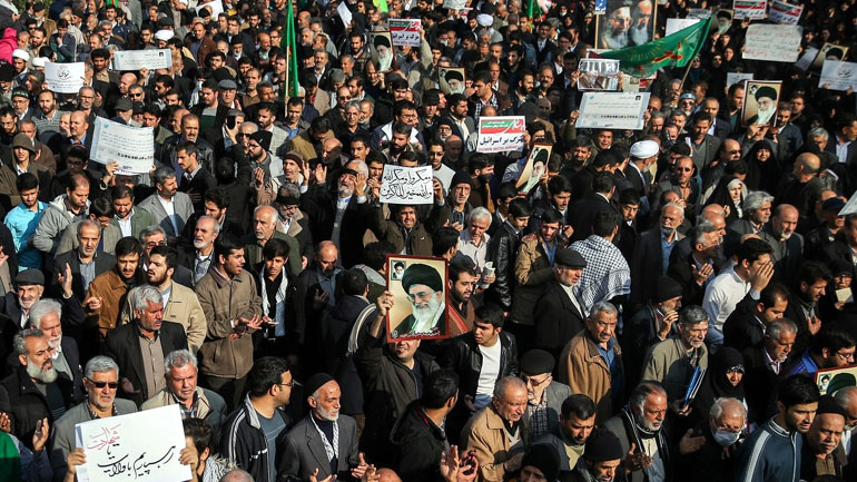 Οι Βρυξέλλες καλούν την Τεχεράνη να δείξει «τη μέγιστη αυτοσυγκράτηση» απέναντι στους διαδηλωτές