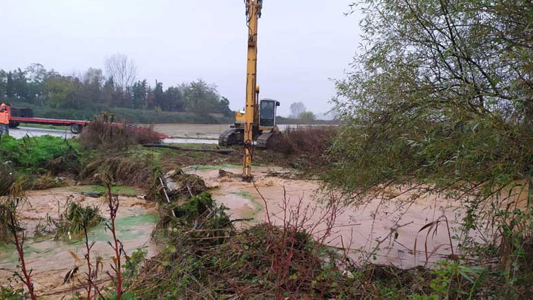 Μετρούν τις ζημιές από τη βροχόπτωση οι κάτοικοι της Καβάλας
