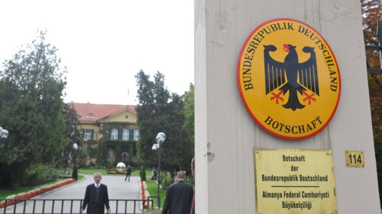 Γερμανία: «Σκάνδαλο» η σύλληψη του Τούρκου δικηγόρου της γερμανικής πρεσβείας στην Άγκυρα
