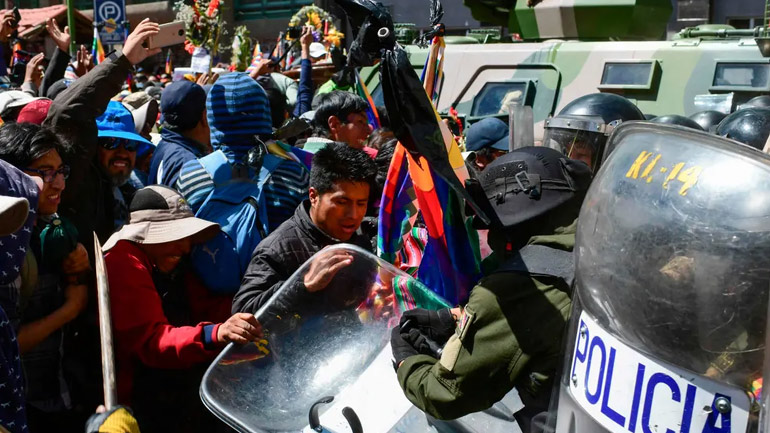 Βολιβία: Νέα επεισόδια στη Λα Πας, το Κογκρέσο συζητά την οργάνωση νέων εκλογών