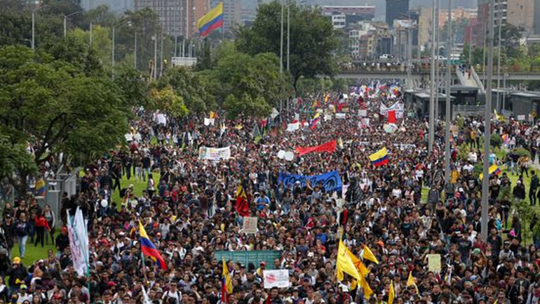Κολομβία: Χιλιάδες διαδηλωτές στους δρόμους κατά της κυβέρνησης