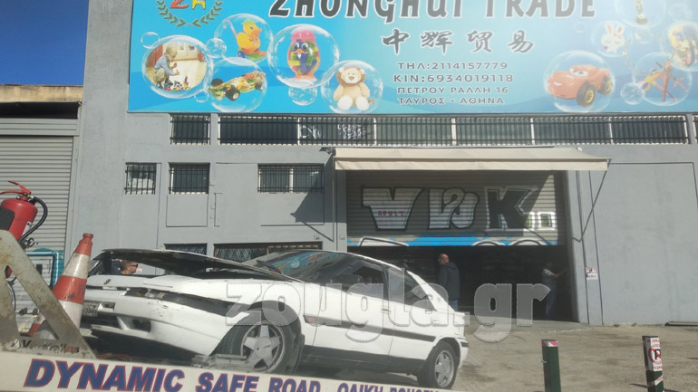 Ταύρος: Έριξαν όχημα σε παντοπωλείο για να το διαρρήξουν