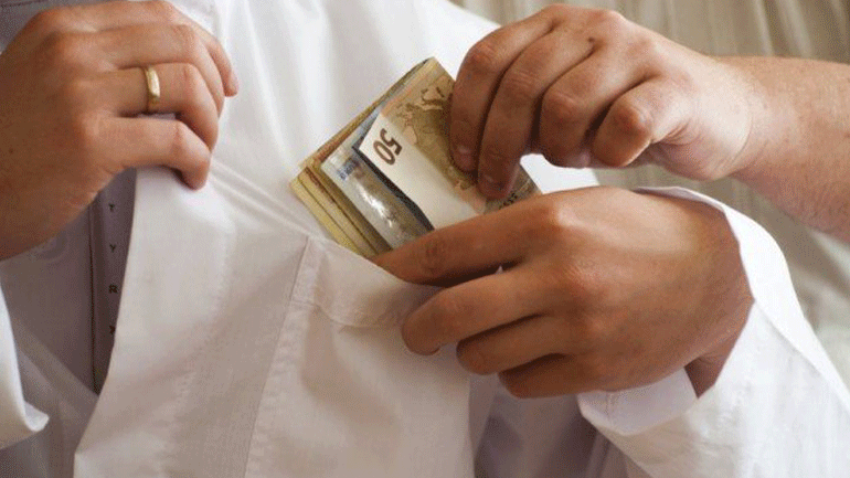 Συνελήφθη χειρουργός στην Κρήτη για «φακελάκι»