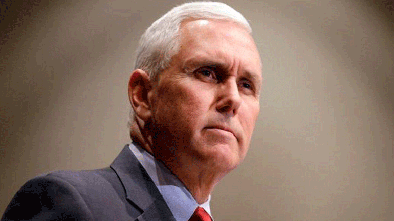 Ο Τραμπ διαβεβαιώνει ότι μένει πιστός στον Μάικ Πενς για τη θέση του αντιπροέδρου